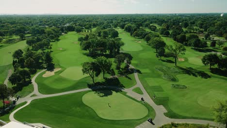 Aerial-View-Of-Artificial-Golf-Field-Surrounded-By-Date-Palm-Trees,-Northbrook-,-Illinois,-Chicago