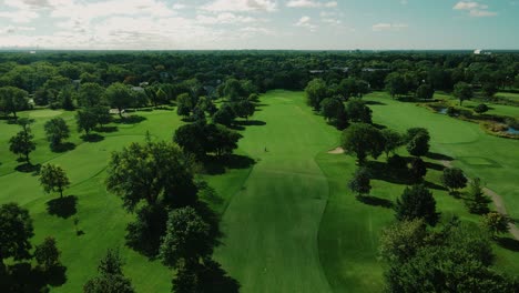 Overview-Of-Beautiful-Wide-Green-Golf-Field,-Northbrook-,-Illinois,-Chicago