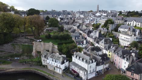 Drone-pans-over-the-stunning-city-of-auray-in-france