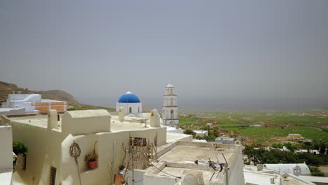 Panoramablick-Auf-Santorini-Vom-Dorf-Pyrgos-An-Einem-Sonnigen-Tag