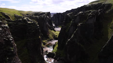 Incredible-tilting-wide-shot-of-the-Fjaðrárgljúfur-Canyon-in-Iceland