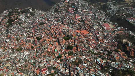Drone-shot-of-mining-town-of-Taxco,-Guerrero-Mexico