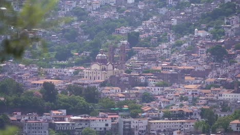 Telephoto-shot-from-far-away-of-the-valley-in-Taxco,-Mexico