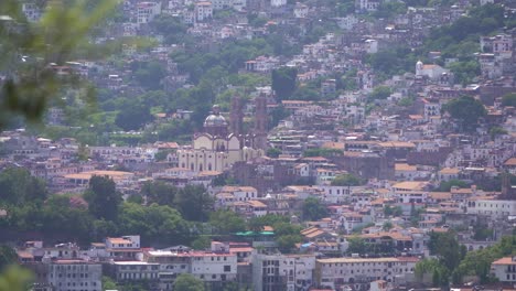 Telephoto-shot-of-the-valley-in-Taxco,-Mexico