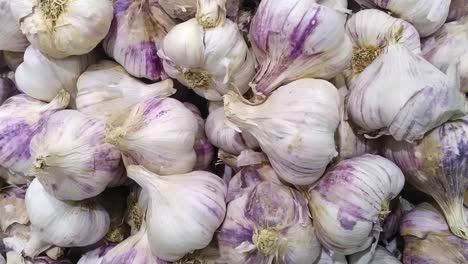 Pile-of-Garlic.-Vegetable-Background.-Healthy-Food-Concept