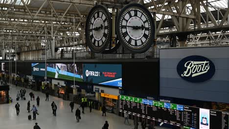 Let's-Get-Home,-Waterloo-Station,-London,-United-Kingdom