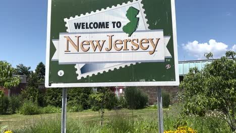 Welcome-to-New-Jersey-sign-with-video-tilting-up