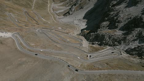 Drohnenaufnahmen-über-Dem-Stelvio-Pass.-Italiener-Alp-1