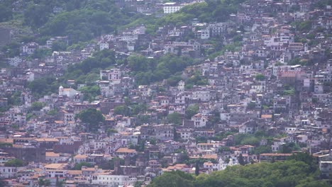 Telephoto-shot-of-the-valley-in-Taxco,-Mexico-1