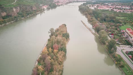 Drone-Footage-from-the-wonderful-Danube-in-Wachau,-Lower-Austria