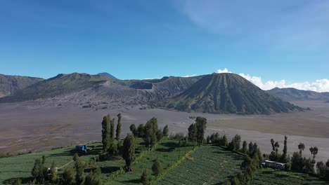 Beautiful-view-bromo-indonesia-with-travel-shoot
