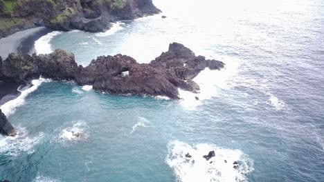 Imágenes-De-Drones-De-La-Playa-De-Seixal-En-Madeira