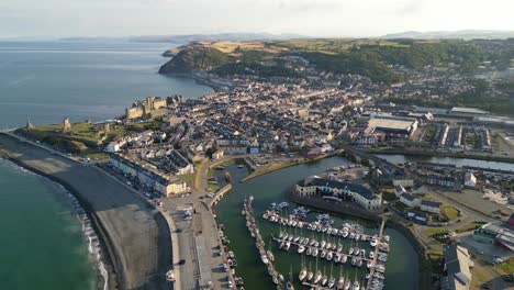 Drone-footage-on-a-summer-day-in-UK-Wales-Aberystwyth-around-the-beach,-harbour,-sea-side,-clif-and-town-front