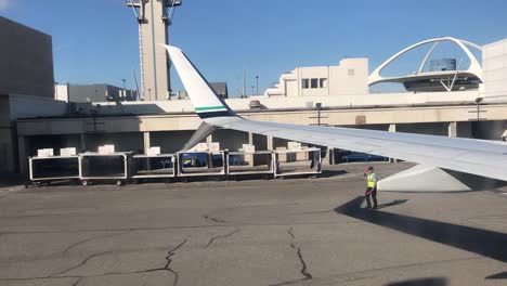 Airplane-flight-leaving-Los-Angeles-international