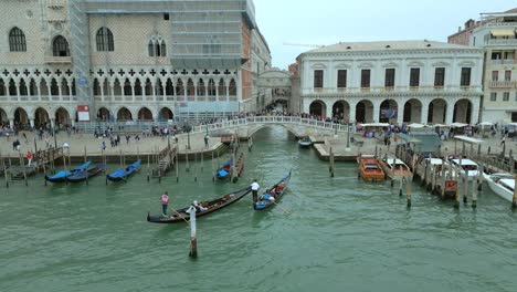 4K-Aerial-of-San-Marco,-the-Rialto-Bridge,-and-the-canals-in-Venice,-Italy-on-a-cloudy-day-16