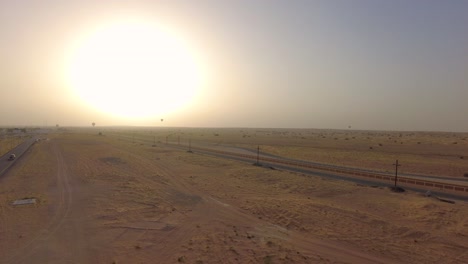 Sonnenaufgang-über-Der-Sandigen-Sahara-wüste---Vae
