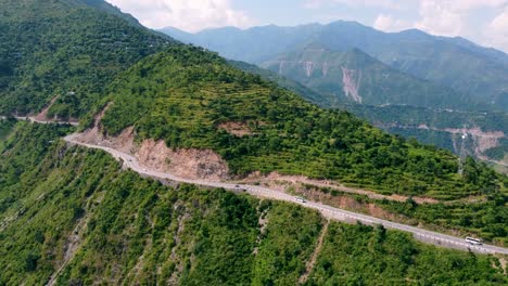 Road-going-through-Himalayan-Mountain-Range-in-India