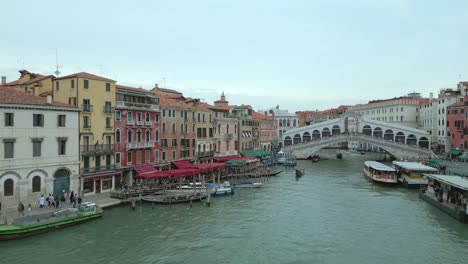 4K-Aerial-of-San-Marco,-the-Rialto-Bridge,-and-the-canals-in-Venice,-Italy-on-a-cloudy-day-2