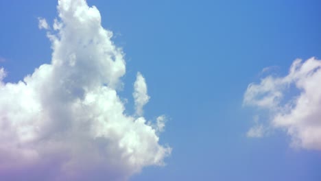 Blauer-Himmel,-Wolken-Im-Zeitraffer