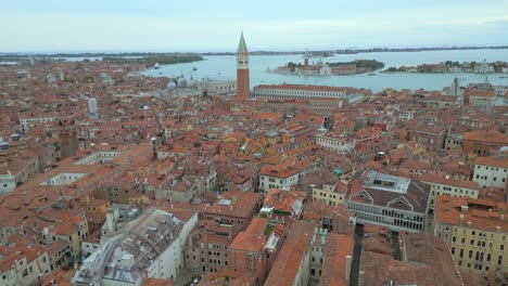 4K-Aerial-of-San-Marco,-the-Rialto-Bridge,-and-the-canals-in-Venice,-Italy-on-a-cloudy-day-4