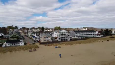 Eine-Panoramaaufnahme-Von-Strandhotels-In-Old-Orchard-Beach,-Maine