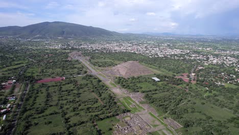 Aerial-view-of-Teotihuacan-pyramids