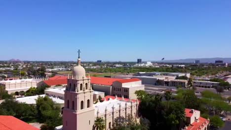 Pan-around-of-a-church-in-Phoenix-Arizona