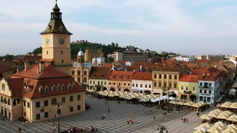 Aerial-shot-of-Brasov-Main-Square,-Transylvania,-Romania