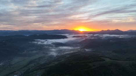 Panoramablick-Auf-Den-Sonnenaufgang-In-Großer-Höhe