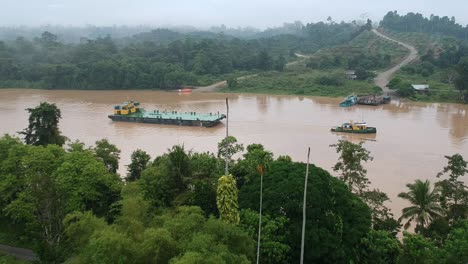 Barge-used-to-transport-various-types-of-vehicle-to-the-other-side-of-the-Kinabatangan-River-in-Sabah