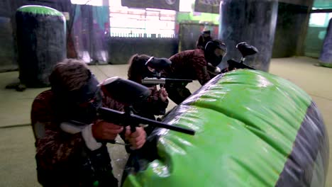 Girls-and-boys-playing-indoor-paintball-15