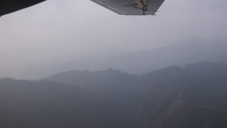 Blick-Aus-Dem-Flugzeugfenster-In-Nepal