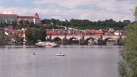 Panorama-De-Praga-Con-El-Puente-De-Carlos
