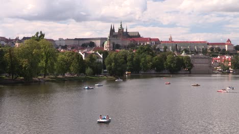 Panorama-De-Praga-Con-Castillo,-Chequia