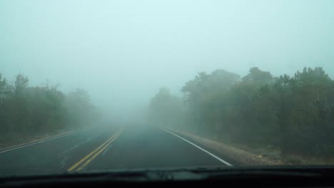 Camino-Brumoso-Carretera-Neblinosa