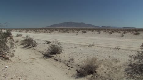 Pan-shot-of-Mojave-Desert-in-California,-USA
