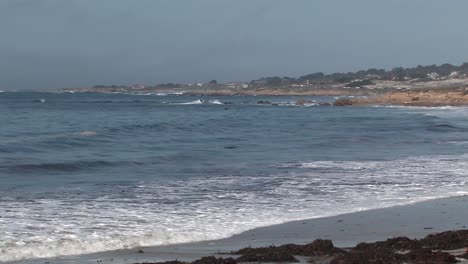 Waves-of-the-Pacific-Ocean-near-San-Francisco-California,-USA