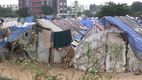 Tents-at-the-edge-of-Bangalore,-India