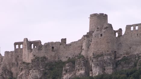 Spis-Castle-in-Slovakia,-on-oft-he-largest-castle-sites-in-Europe