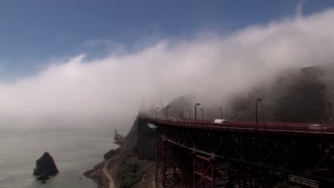 Golden-Gate-Bridge-in-San-Francisco-with-mist-rolling-in-from-the-Pacific-Ocean-taken-from-Lone-Sailor-Vista-Point