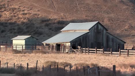 Barn-in-California,-USA