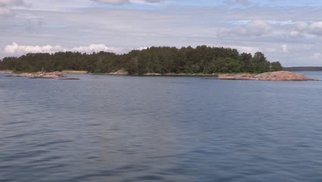 Ferry-cruise-over-a-lake-in-Finland