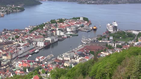 Bahía-De-Bergen-En-Noruega.-Europa