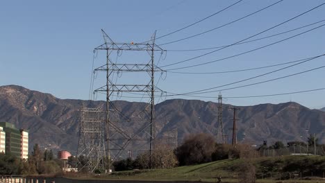 Power-supply-line-near-Burbank,-California,-USA