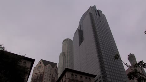 Skyscrapers-in-downtown-Los-Angeles-on-a-cloudy-day,-California,-USA