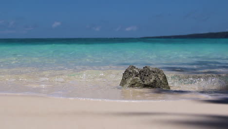 Kleine-Wellen-An-Einem-Strand-In-Boracay,-Philippinen