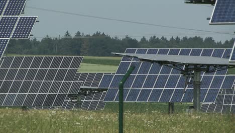 Medium-shot-of-solar-field-or-solar-panels-near-Nassenfels,-Germany-1