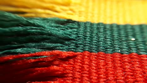 Gelbes,-Grünes-Und-Rotes-Litauisches-Flaggenband.-Makro-Nahaufnahme-4