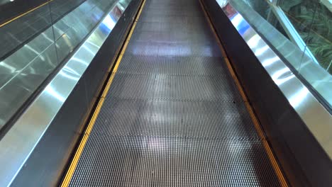 Long-horizontal-escalator-at-a-supermaket