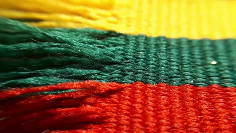 Gelbes,-Grünes-Und-Rotes-Litauisches-Flaggenband.-Makro-Nahaufnahme-3